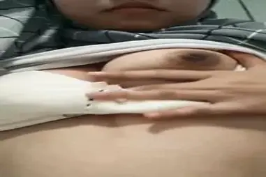 Ilyani Jilbab Kemeja Kotak Kotak Pamer Toket