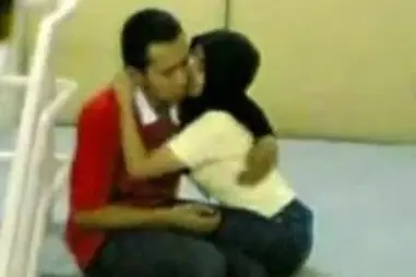 Mahasiswi Hijab Bersetubuh Di Tangga Kampus Hot